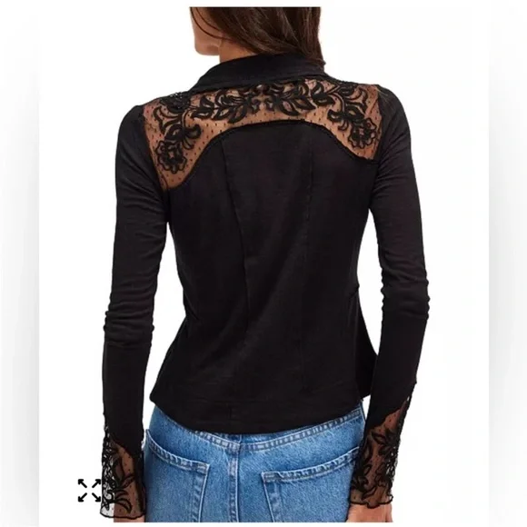 Free People Women's Rosebud Lace Button-Front Top. NWT. - Picture 3 of 4